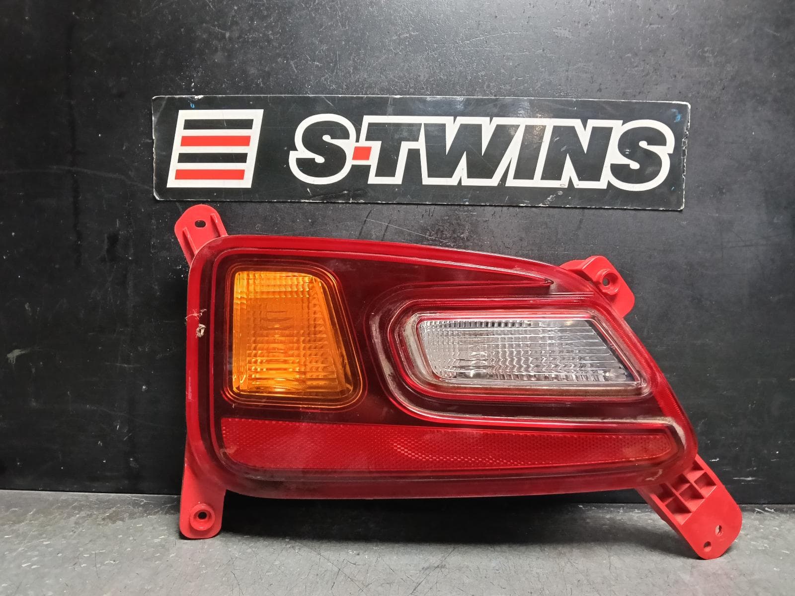 Used auto part listing image: 2019 HYUNDAI KONA LEFT TAILLIGHT OS, IN BUMPER, 09/17-10/20 0000414167