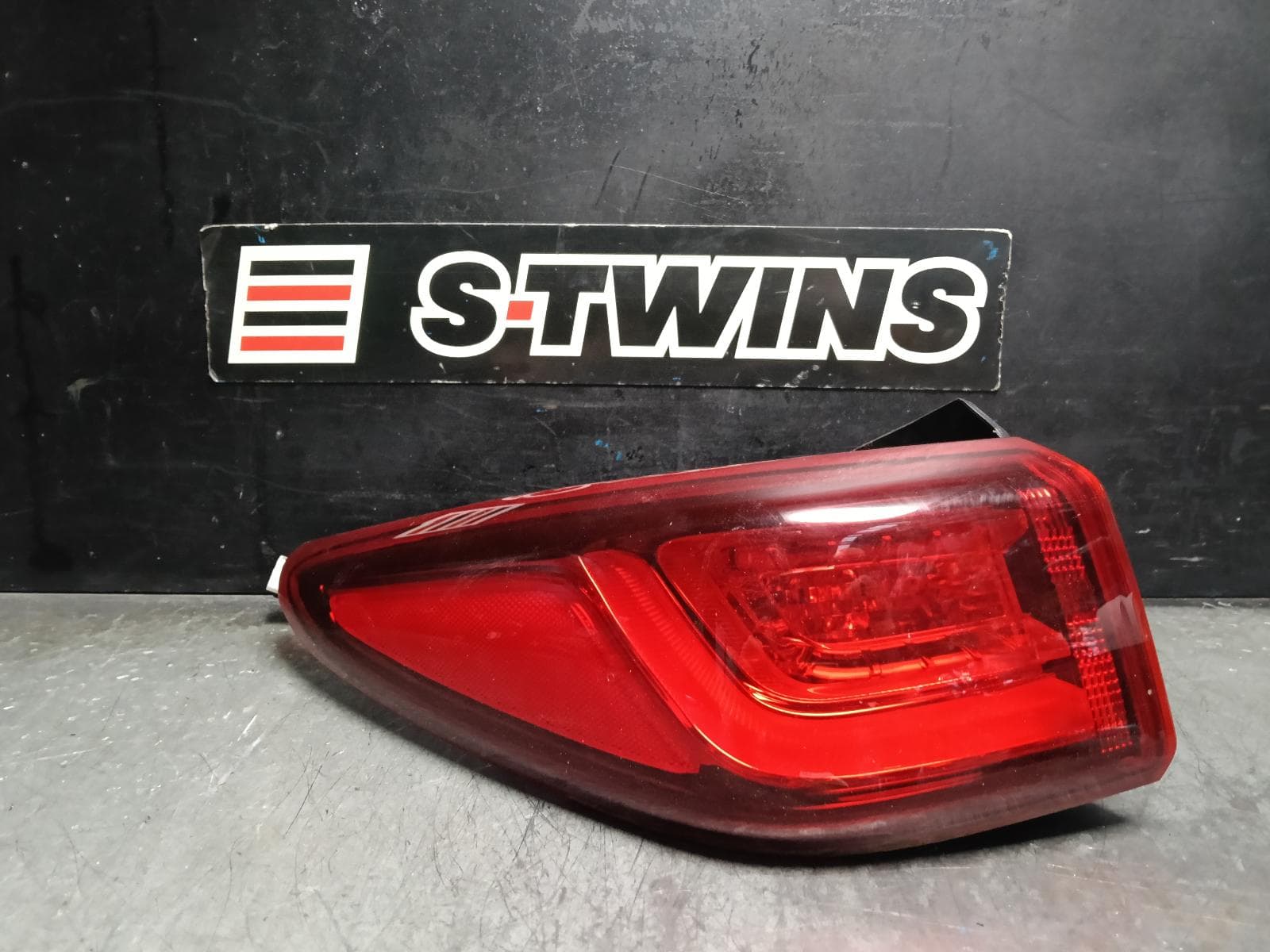 Used auto part listing image: 2019 HYUNDAI KONA LEFT TAILLIGHT OS, IN BODY, LED TYPE, 09/17-10/20 0000414168