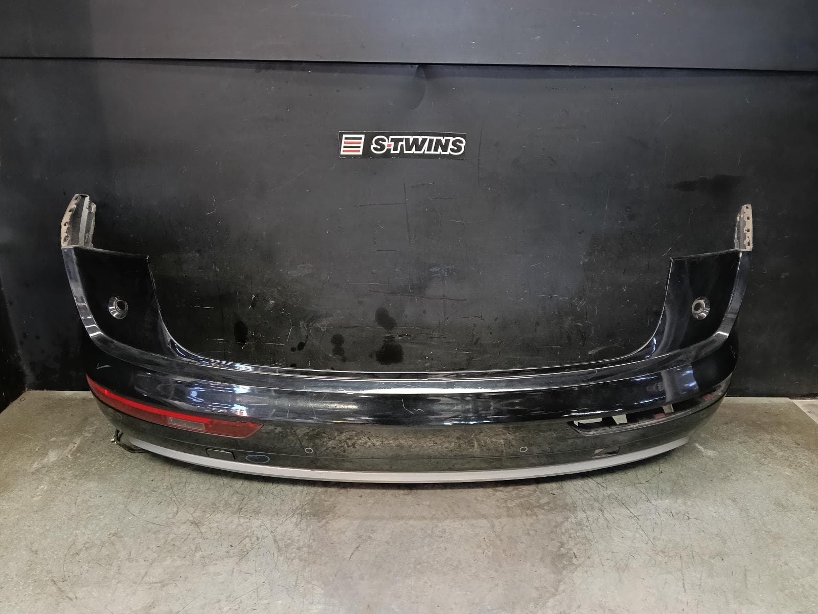 Used auto part listing image: 2018 AUDI Q5 REAR BUMPER FY, BUMPER BAR (2 PIECE), BLACK, Q5, 02/17-08/20 0000414700