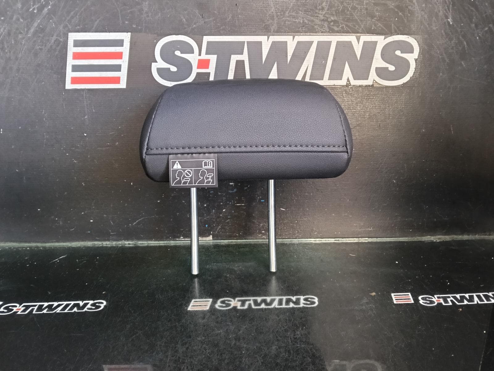Used auto part listing image: 2022 SUBARU FORESTER HEADREST SK, 08/18-11/24 0000414933