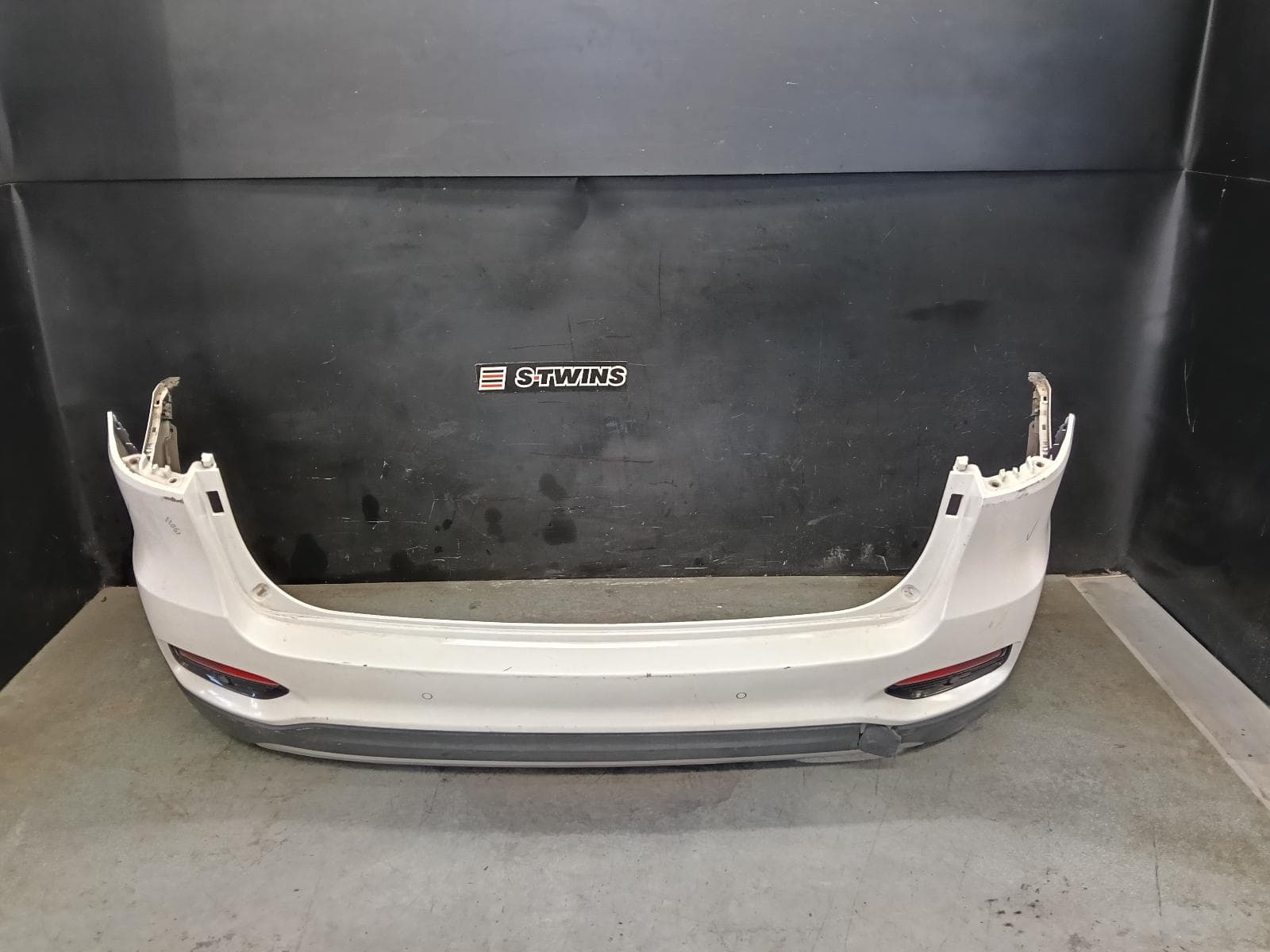 Used auto part listing image: 2019 KIA SORENTO REAR BUMPER BUMPER BAR (2 PIECE), UM, 09/17-02/20 0000414489
