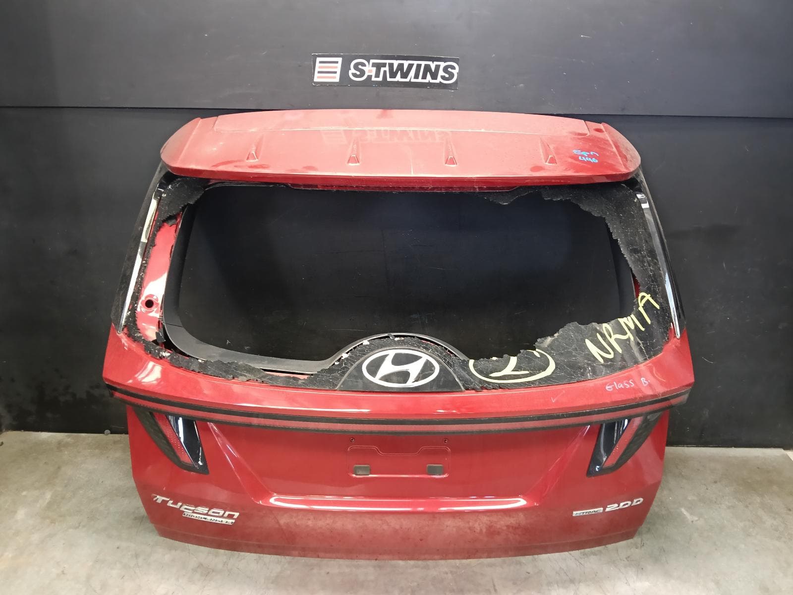 Used auto part listing image: 2023 HYUNDAI TUCSON BOOTLID TAILGATE NX4, TAILGATE, W/ HANDS FREE OPENING TYPE, 02/21- 0000415057