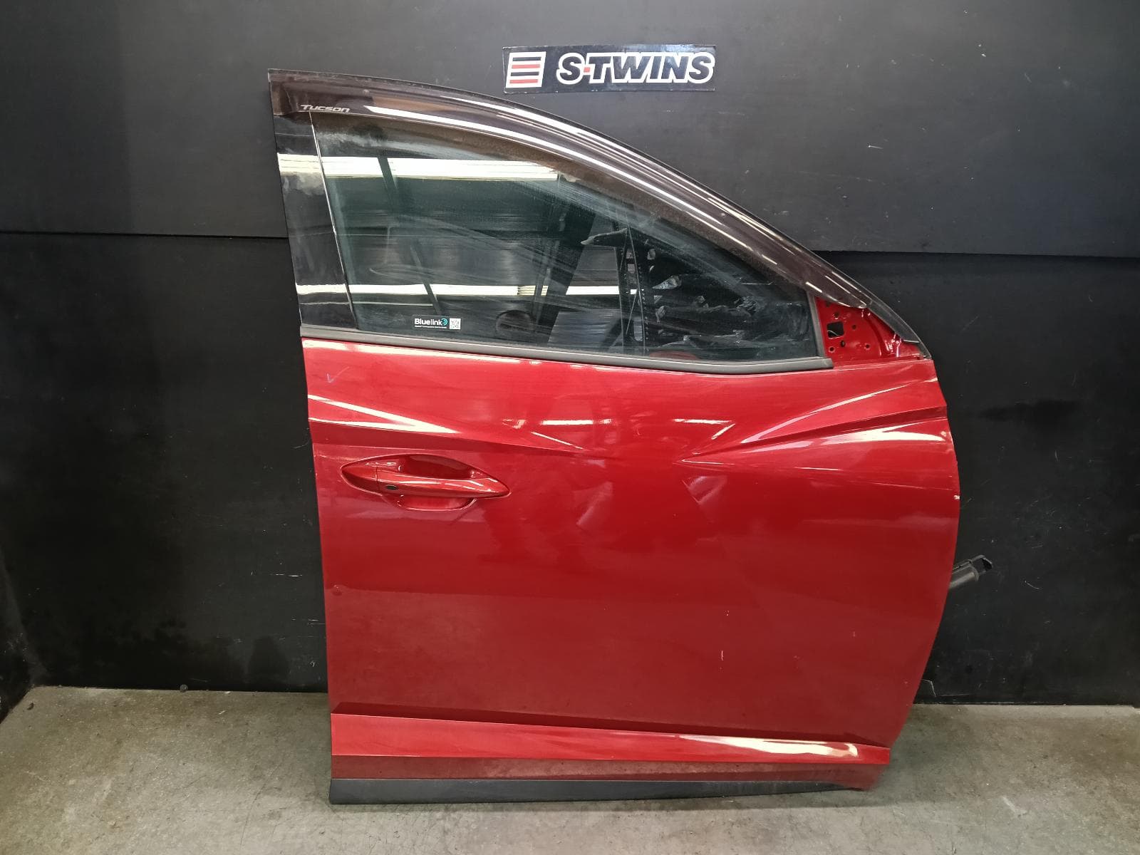 Used auto part listing image: 2023 HYUNDAI TUCSON RIGHT FRONT DOOR NX4, N LINE, 02/21- 0000415084