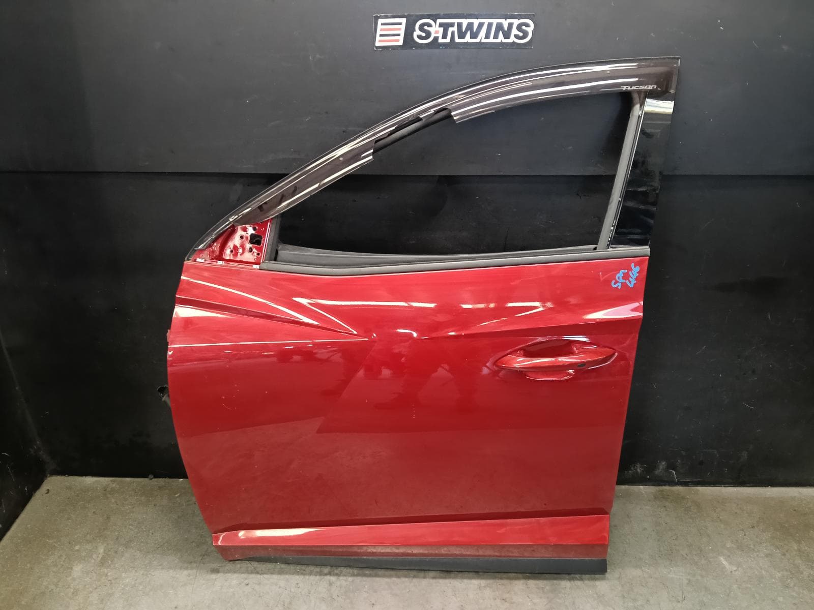 Used auto part listing image: 2023 HYUNDAI TUCSON LEFT FRONT DOOR NX4, N LINE, 02/21- 0000415086