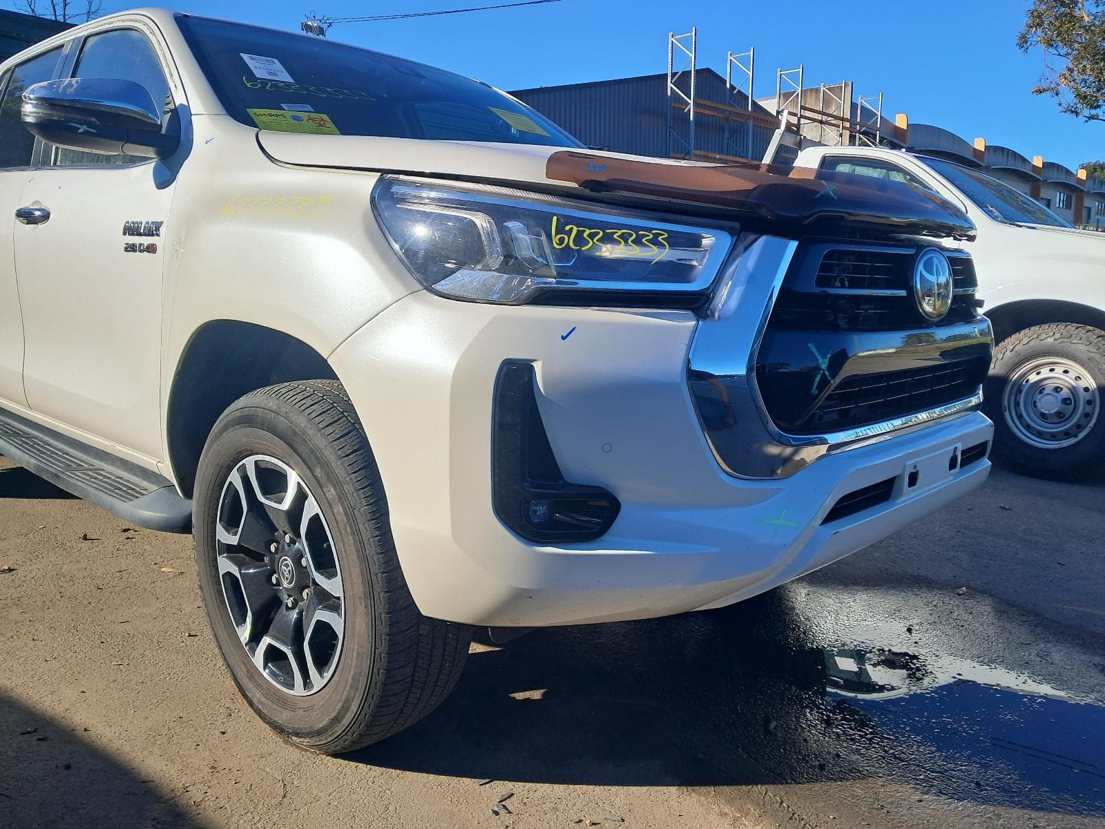 2021 TOYOTA HILUX 9