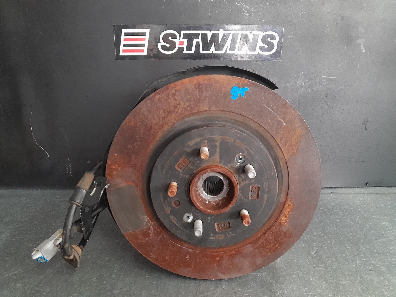 Used auto part listing image: 2022 HYUNDAI PALISADE LEFT REAR HUB ASSEMBLY DIESEL, 2.2, 4WD, LX2, 07/20- 0000315987