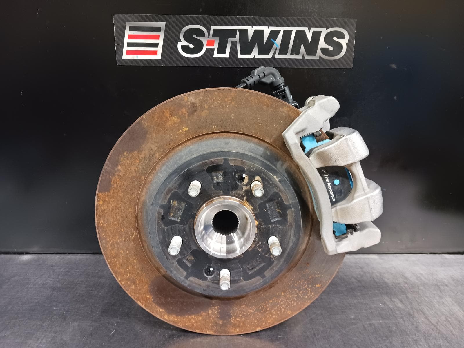 Used auto part listing image: 2022 HYUNDAI SANTA FE LEFT REAR HUB ASSEMBLY AWD TYPE, TM, 03/18- 0000236616