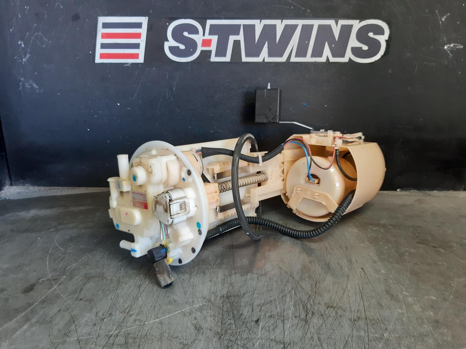 Used auto part listing image: 2014 TOYOTA COROLLA FUEL PUMP 172R SEDAN, PETROL, 1.8, 2ZR-FE, IN TANK (PUMP & SENDER), 11/13- 10/16 0000369283