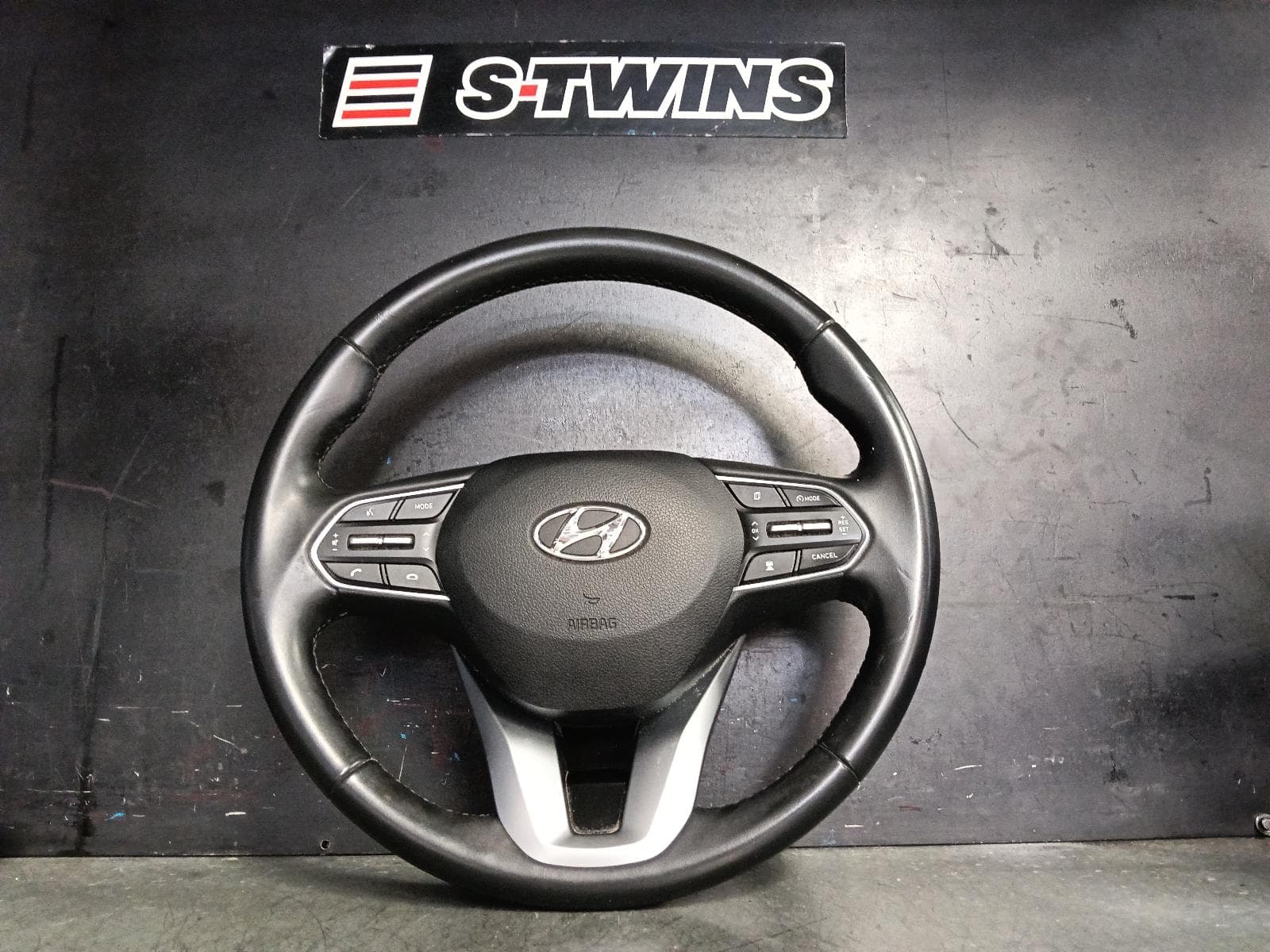 Used auto part listing image: 2019 HYUNDAI SANTA FE STEERING WHEEL TM, NON PADDLE SHIFT TYPE, 03/18-09/20 0000392979