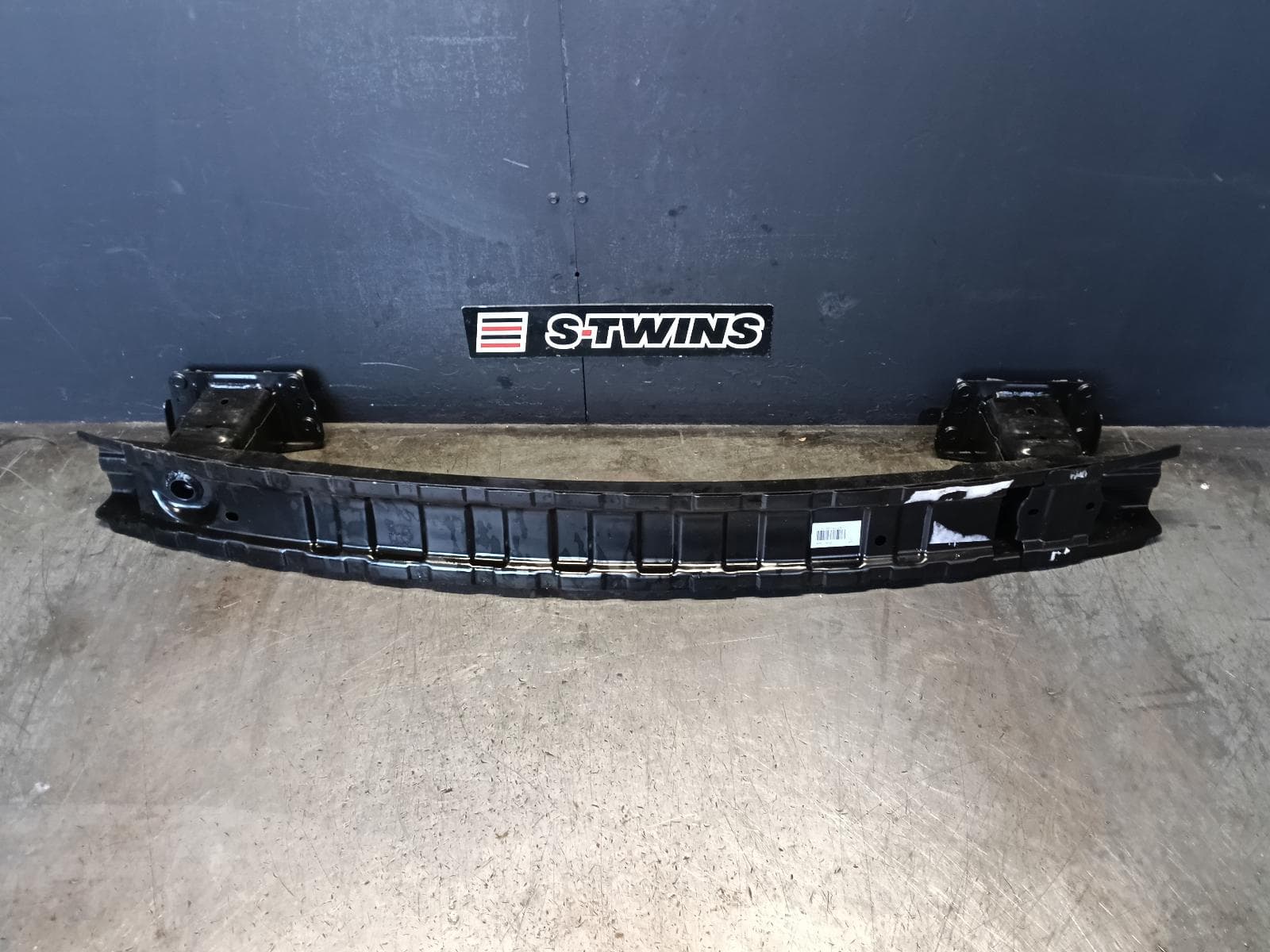 Used auto part listing image: 2018 MERCEDES GLA CLASS R BAR BRACKET REINFO MAIN REINFORCEMENT, X156, 04/14-01/20 0000415074