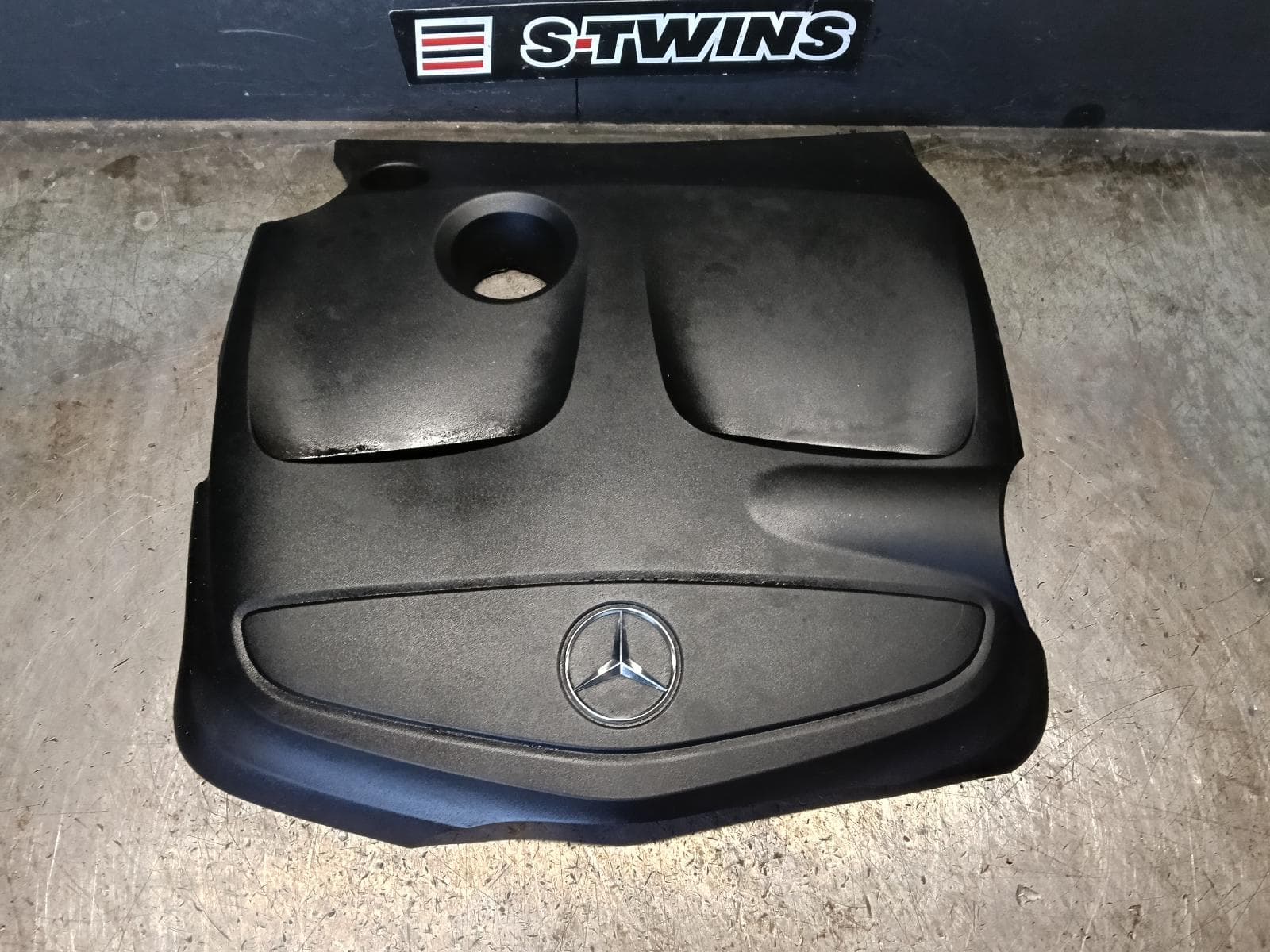 Used auto part listing image: 2018 MERCEDES GLA CLASS ENGINE COVER PETROL, 1.6, TURBO, X156, GLA180, 270.910 CODE, 04/14-01/20 0000415060