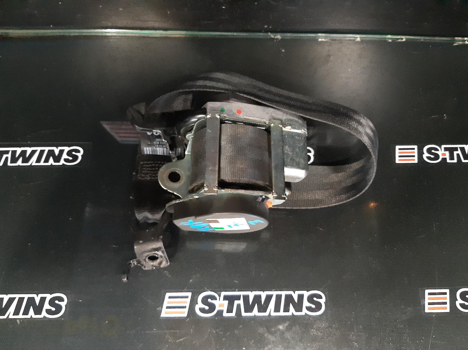 Used auto part listing image: 2018 VOLVO XC90 SEAT BELT STALK RH REAR 3RD ROW, SEAT BELT ONLY, 04/15- 0000165996