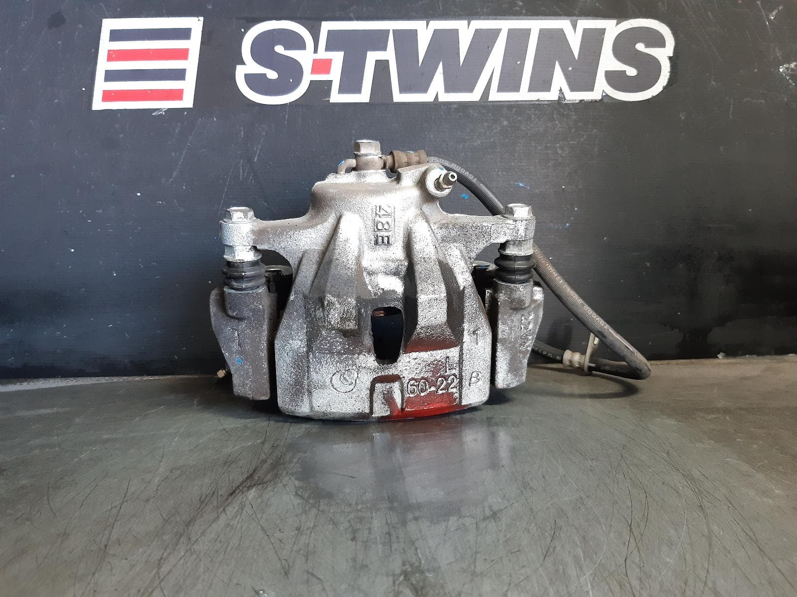 Used auto part listing image: 2014 TOYOTA COROLLA CALIPER LH FRONT, ZRE172R, SEDAN, 12/13-06/19 0000369289