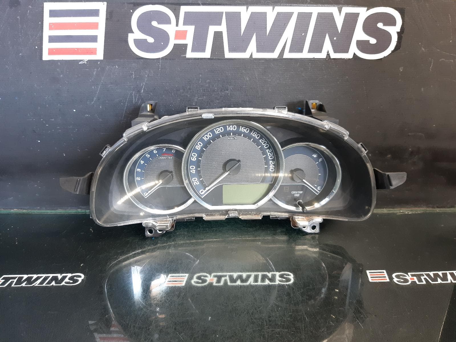 Used auto part listing image: 2014 TOYOTA COROLLA INSTRUMENTCLUSTER AUTO T/M, ASCENT, ZRE172R, SEDAN, 12/13-10/16 0000369139