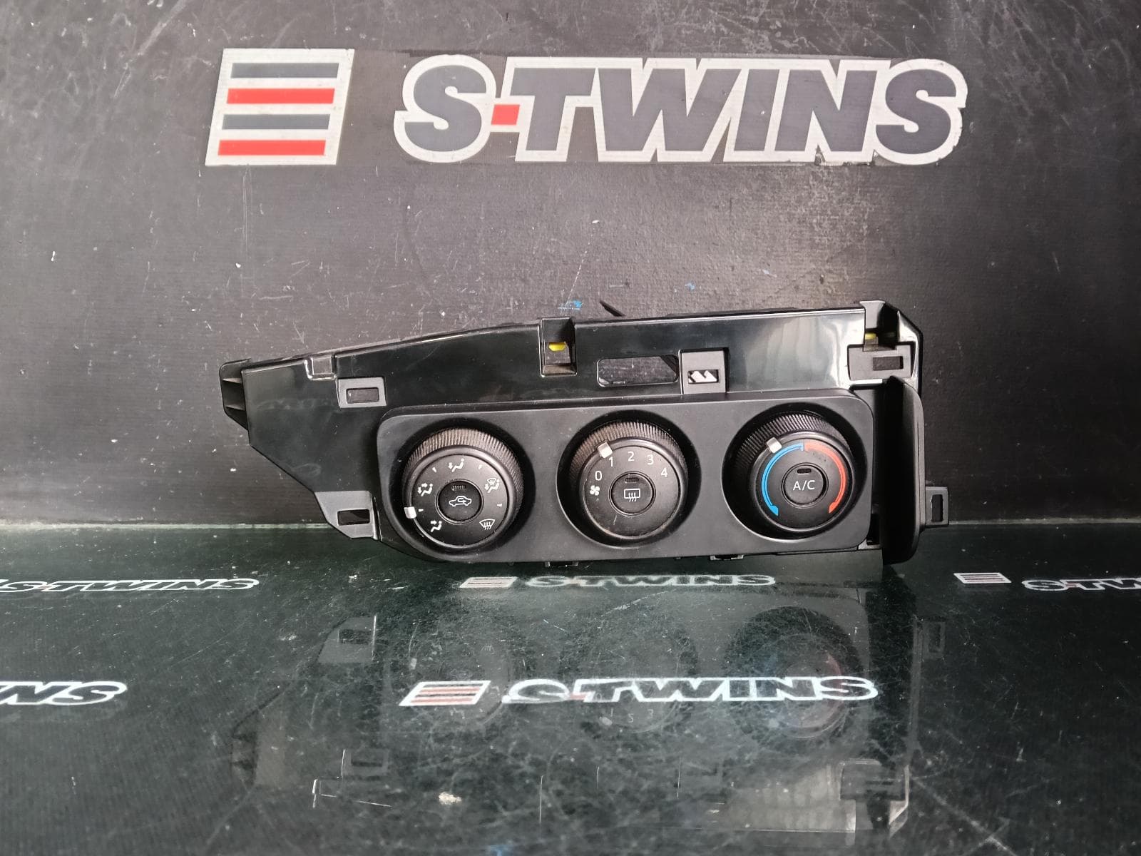 Used auto part listing image: 2017 TOYOTA COROLLA HEATER AC CONTROLS ZRE172R, STANDARD TYPE, 12/13-06/19 0000410518