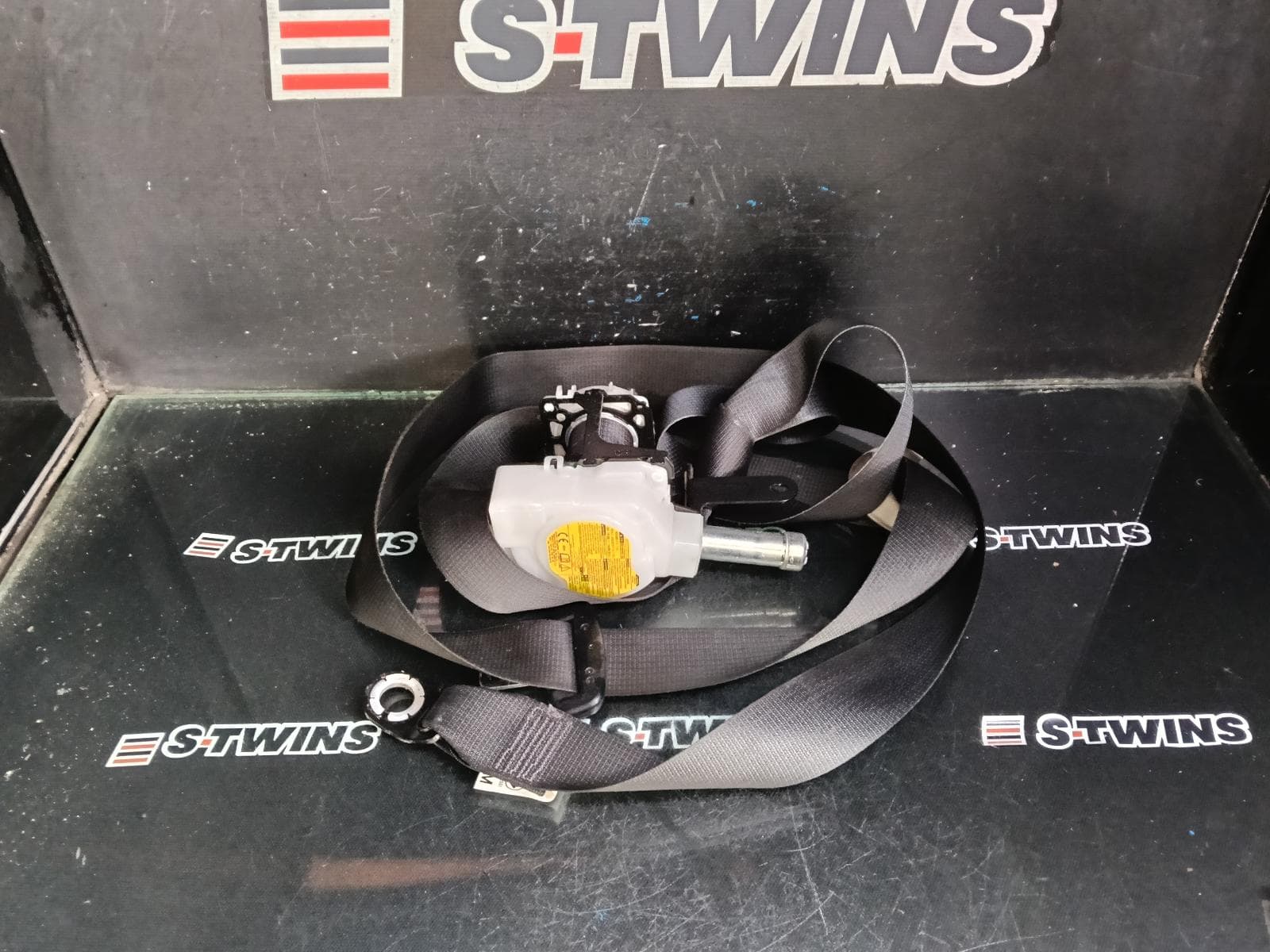 Used auto part listing image: 2017 TOYOTA COROLLA SEAT BELT STALK RH FRONT, SEAT BELT ONLY, ZRE172R, SEDAN, 12/13-06/19 0000410521