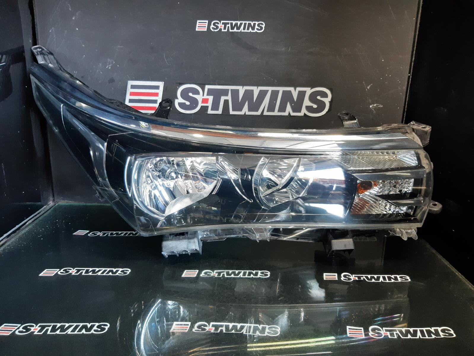 Used auto part listing image: 2014 TOYOTA COROLLA RIGHT HEADLAMP ZRE172R, SEDAN, ASCENT/SX, HALOGEN TYPE, 12/13-10/16 0000369137