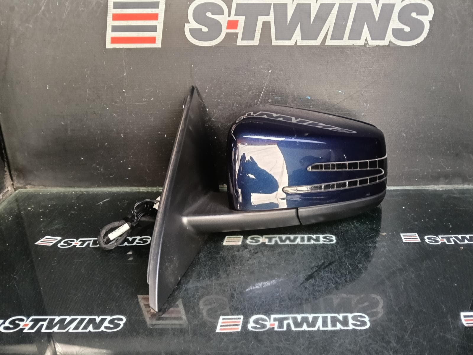 Used auto part listing image: 2018 MERCEDES GLA CLASS LEFT DOOR MIRROR X156, W/ BLIND SPOT ASSIST, POWER FOLD, NON 360 CAMERA & NON MEMORY TYPE, 04/14-01/20 0000415073