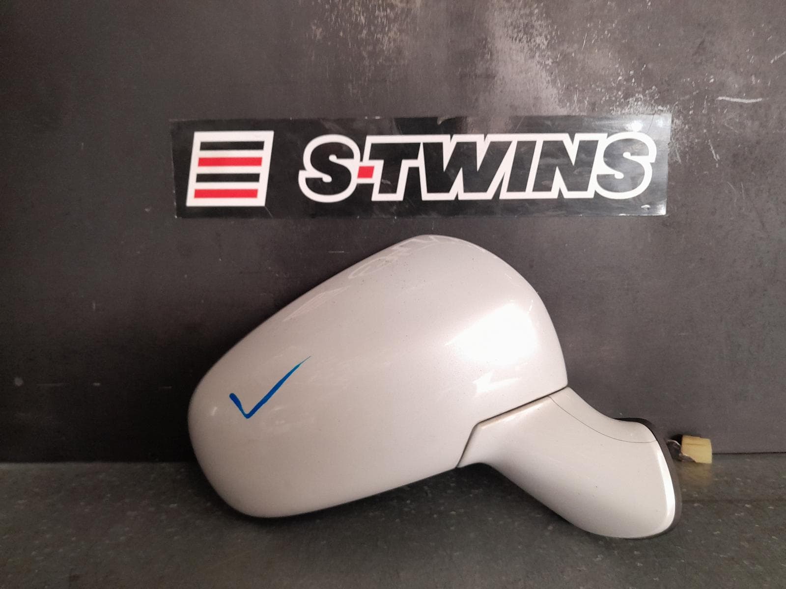 Used auto part listing image: 2015 SUZUKI S-CROSS RIGHT DOOR MIRROR JY, NON INDICATOR, NON POWER FOLDING TYPE, 09/13-10/16 0000340456