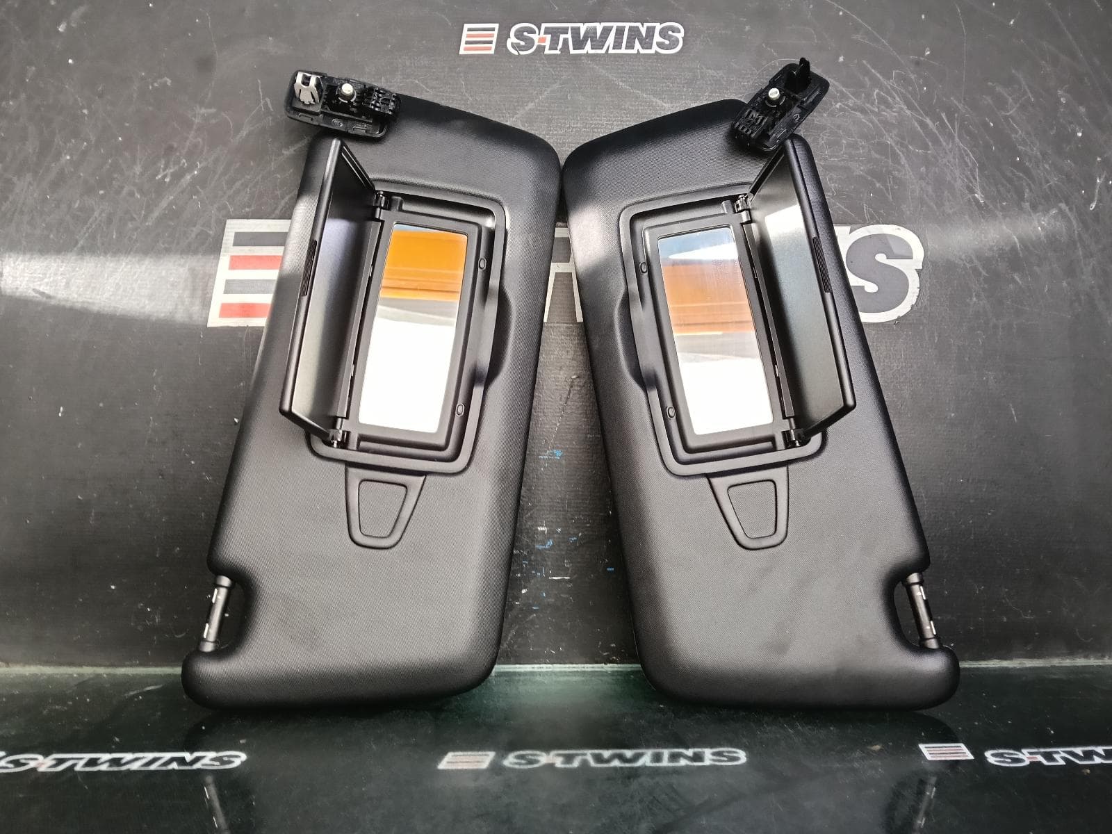 Used auto part listing image: 2018 MERCEDES GLA CLASS SUNVISOR X156, PAIR, 04/14-01/20 0000415077