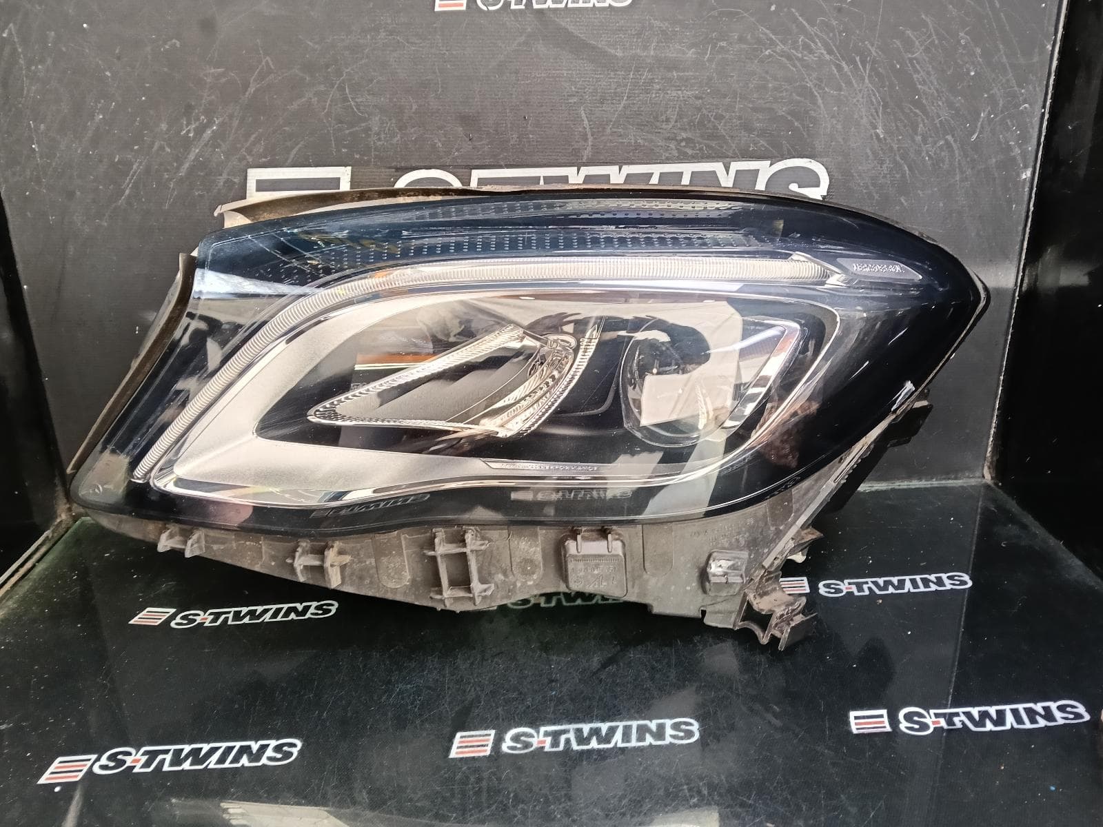 Used auto part listing image: 2018 MERCEDES GLA CLASS LEFT HEADLAMP X156, LED TYPE, 03/17-01/20 0000415070