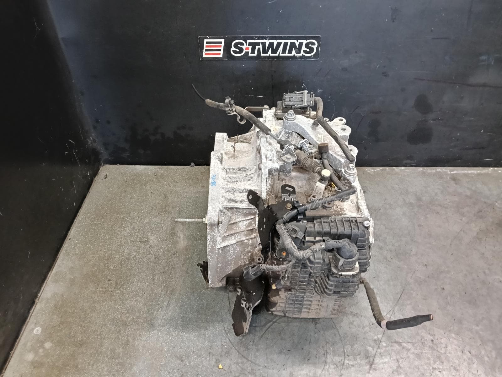 Used auto part listing image: 2018 JEEP COMPASS TRANS GEARBOX M6, AUTO, AWD, DIESEL, 2.0, TURBO, DFH CODE, 9 SPEED, NO TRANSFER CASE, 10/17-12/23 0000414830