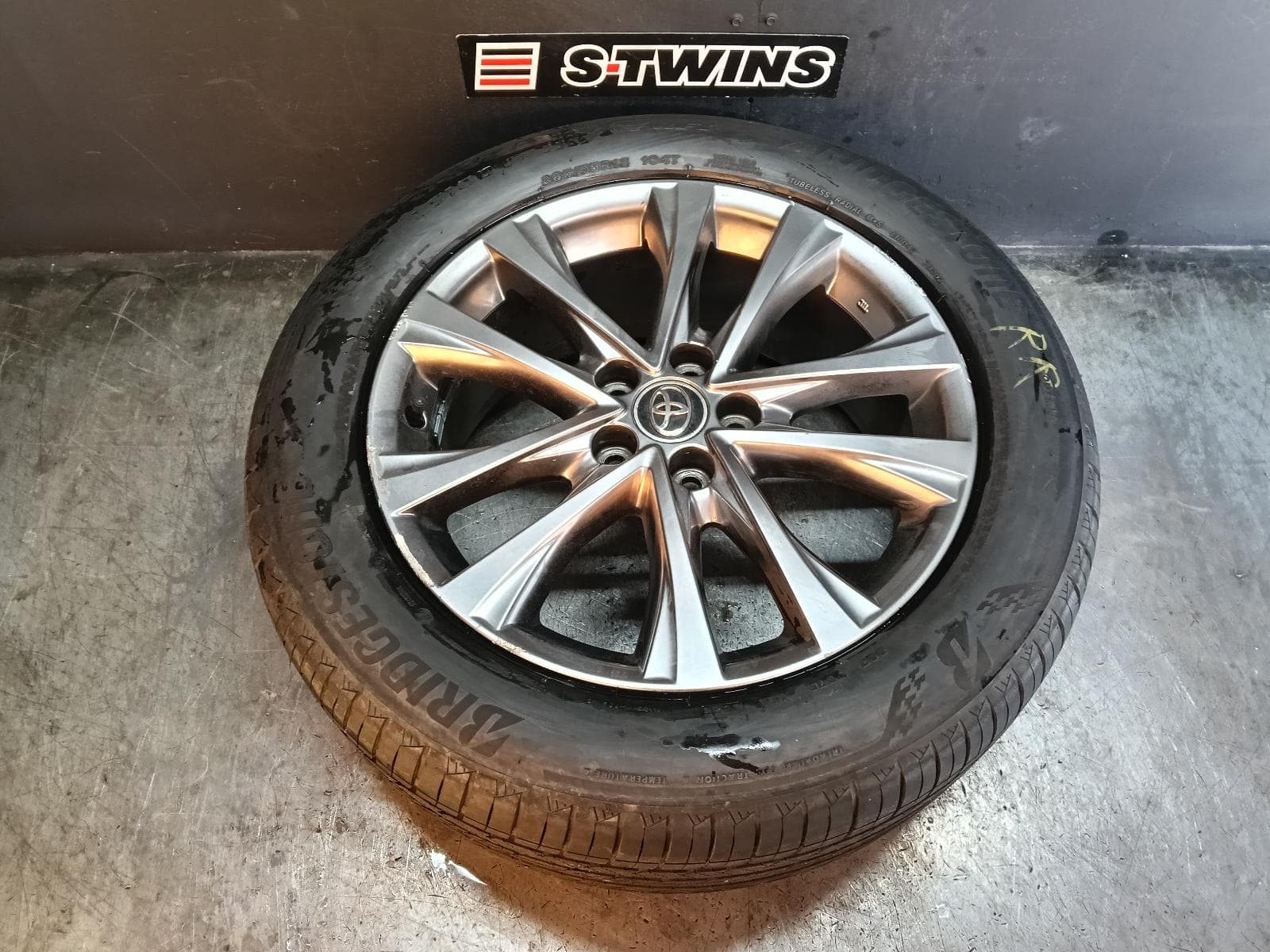 Used auto part listing image: 2018 TOYOTA RAV4 WHEEL MAG FACTORY, 18X7.5IN, DUAL SPOKE, XA40, 12/15-12/18 0000415125