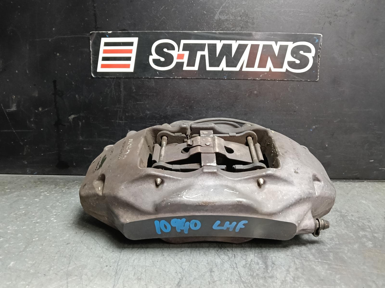 Used auto part listing image: 2016 VOLKSWAGEN TOUAREG CALIPER LH FRONT, 7P, 12/10-04/18 0000414874