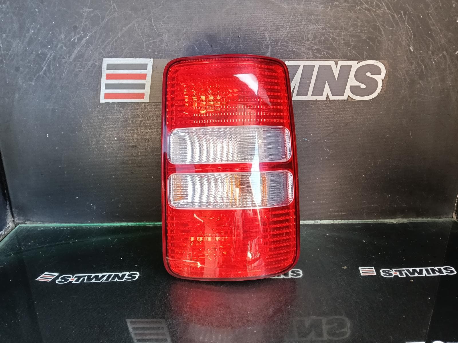 Used auto part listing image: 2013 VOLKSWAGEN CADDY RIGHT TAILLIGHT 2K, 08/10-06/15 0000414977