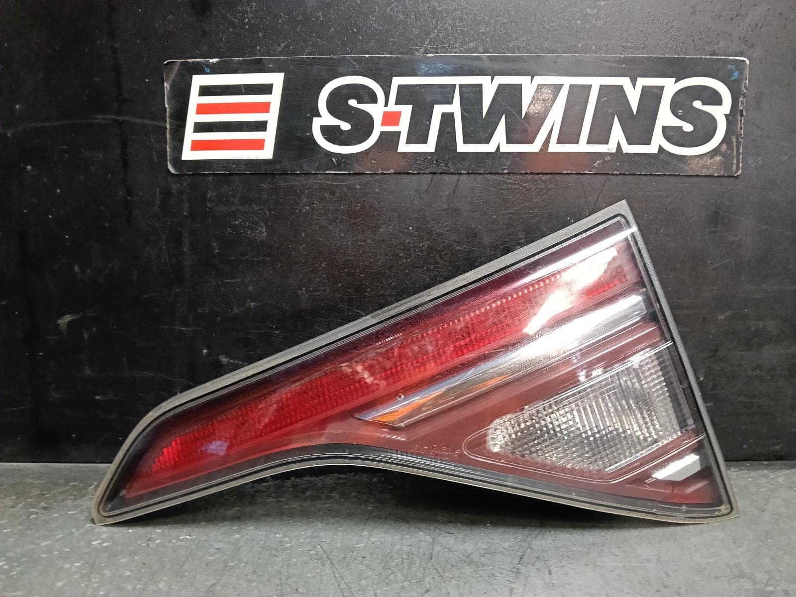 Used auto part listing image: 2018 HOLDEN ACADIA REAR GARNISH AC, TAILGATE LAMP (RH SIDE), LED TYPE, 08/18-07/20 0000415146