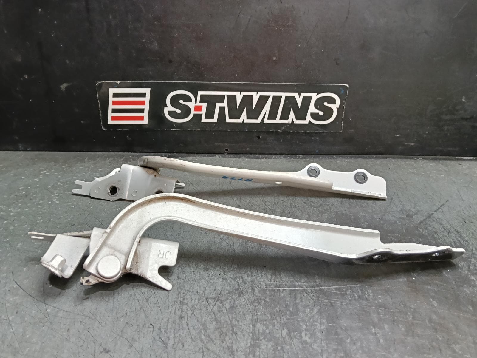 Used auto part listing image: 2024 SUBARU CROSSTREK BONNET HINGE STRUT G6X, 10/22- 0000415217