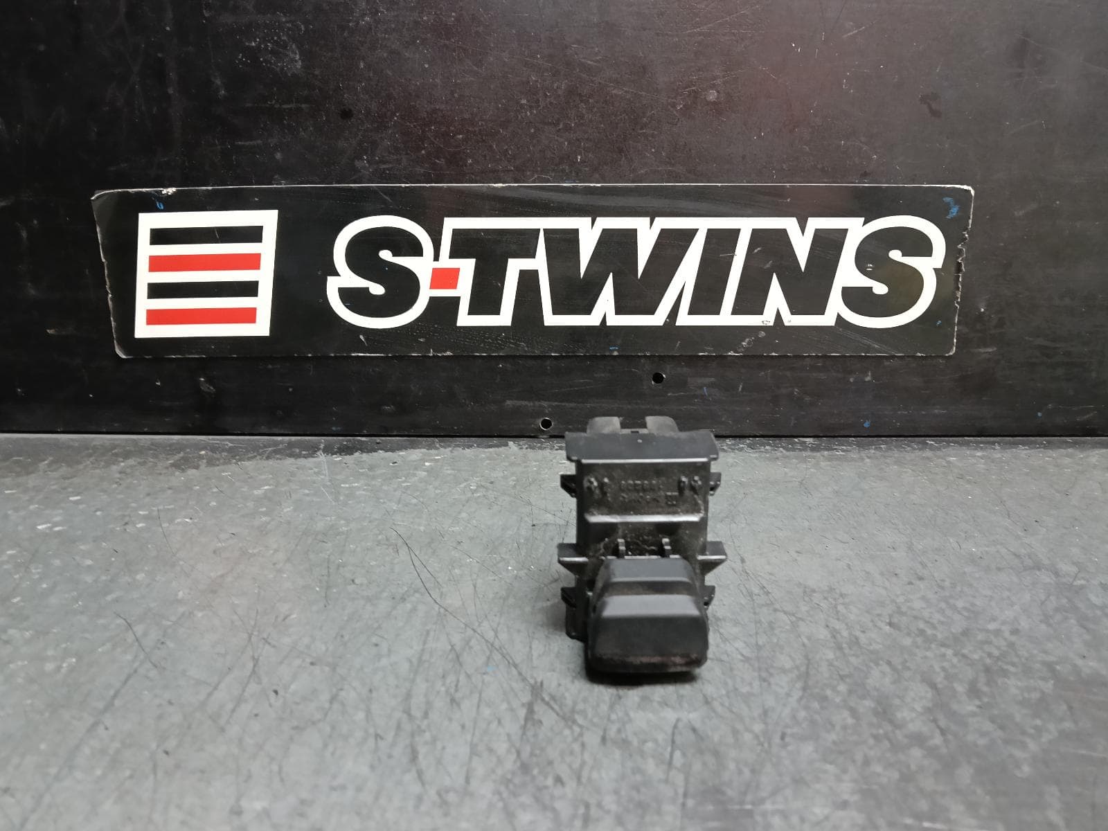Used auto part listing image: 2024 SUBARU CROSSTREK PWR DR WIND SWITCH G6X, LH REAR, W/ BLACK INSERT, 10/22- 0000415216