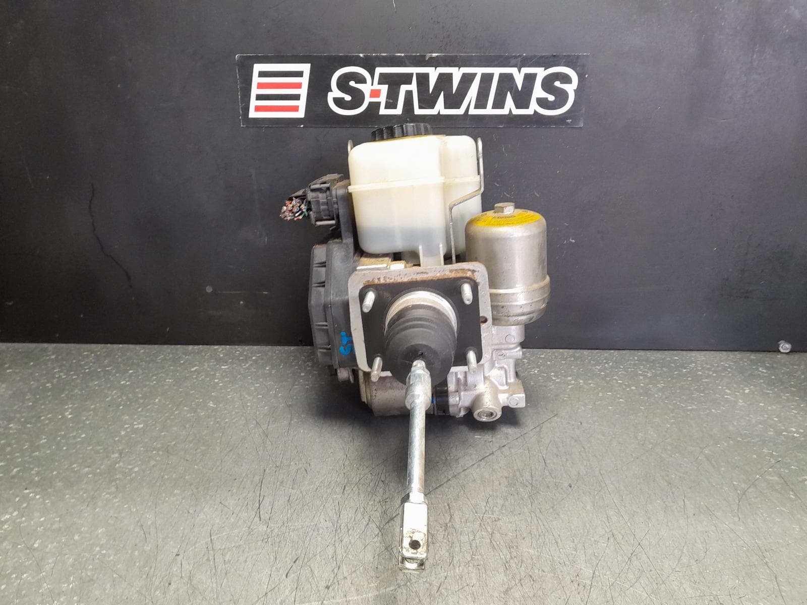 Used auto part listing image: 2012 TOYOTA PRADO ABS PUMP MODULATOR 150 SERIES, P/N 8954160192 (ON MODULE), P/N 4705060411 (SOURCED BY VIN), 10/12-08/13 0000350327