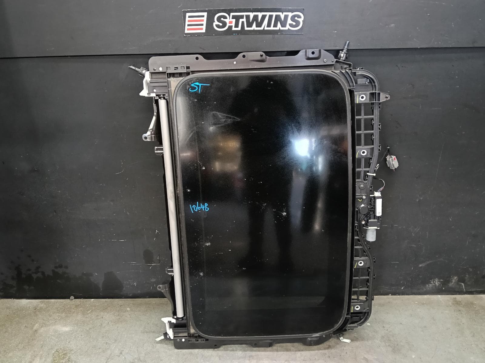 Used auto part listing image: 2018 HOLDEN ACADIA ROOF GLASS SUNROOF T AC, 08/18-12/20 0000415150