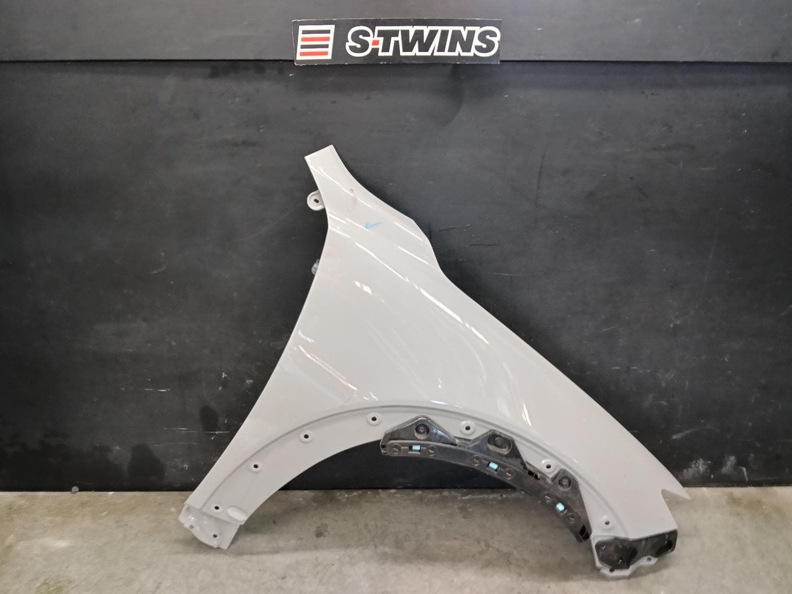 Used auto part listing image: 2024 MAZDA CX3 RIGHT GUARD DK, 03/15- 0000414753