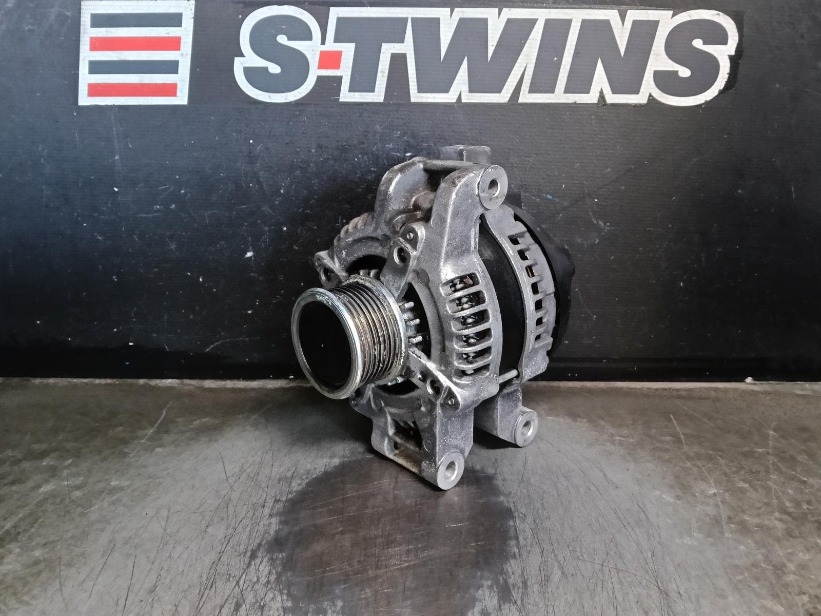 Used auto part listing image: 2018 TOYOTA RAV4 ALTERNATOR DIESEL, 2.2, 2AD-FTV, 150AMP, ALA49R, 12/12-12/18 0000415226