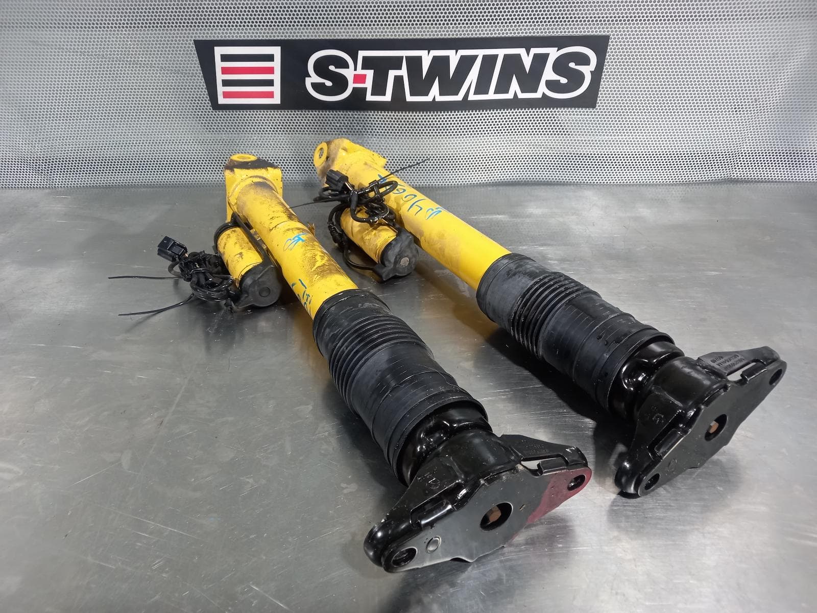 Used auto part listing image: 2017 JEEP GRANDCHEROKEE SHOCK ABSORBER WK, REAR (PAIR), SRT8/SRT TYPE, 10/16-02/22 0000153999