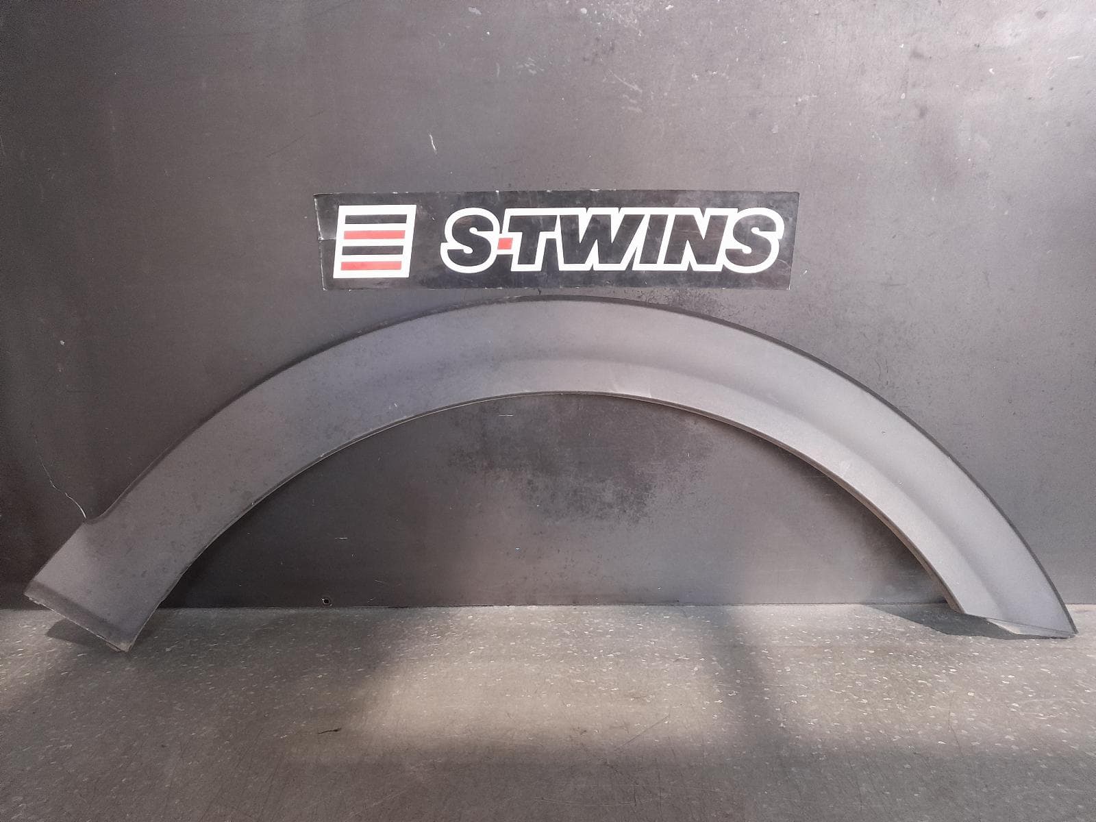 Used auto part listing image: 2021 KIA STONIC WHEEL ARCH FLARE RH FRONT, YB, 08/20- 0000327892
