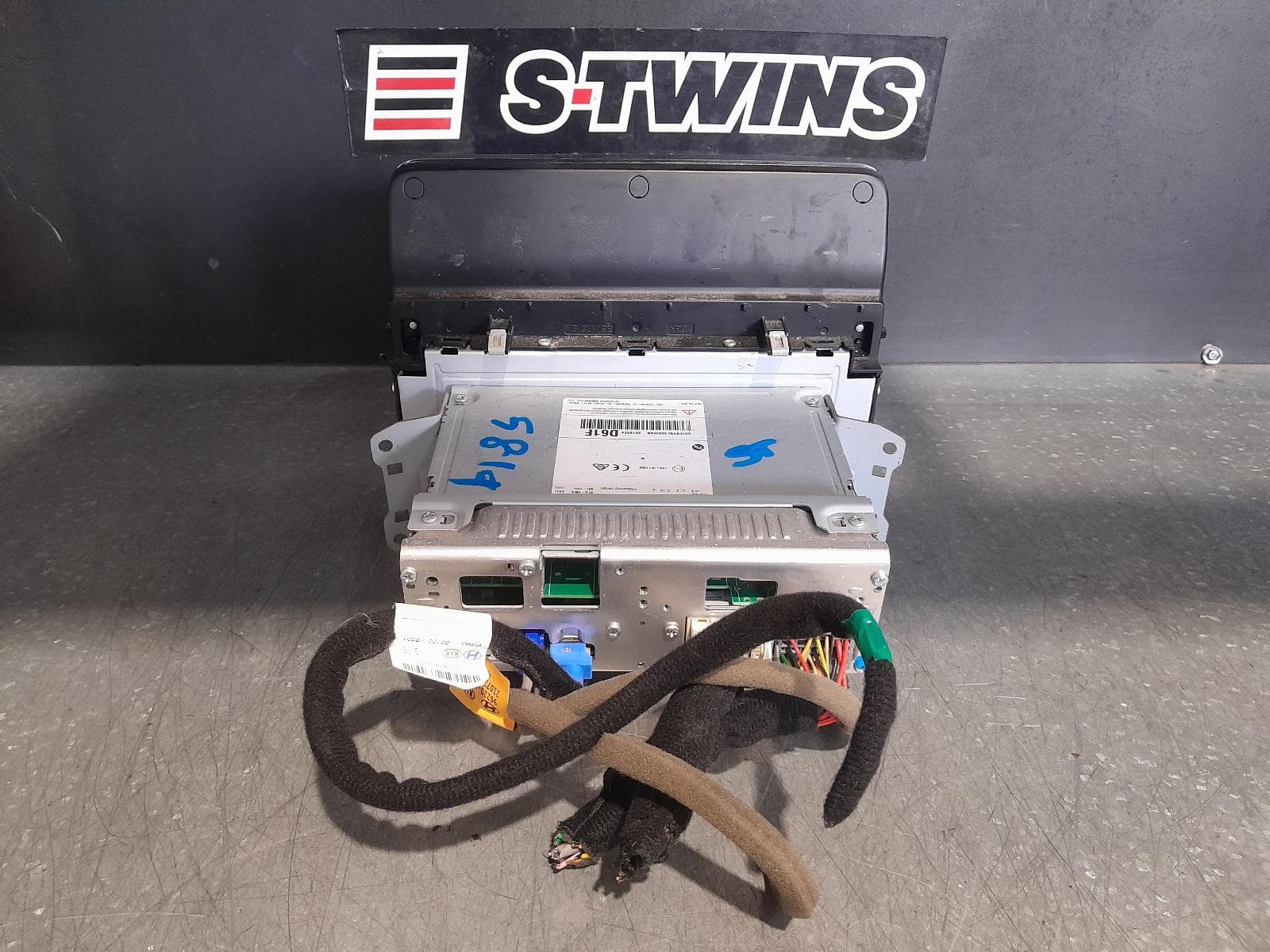 Used auto part listing image: 2021 KIA STONIC HEAD UNIT, W/ DISPLAY UNIT, 8IN TOUCHSCREEN, NON SAT NAV TYPE, YB, 08/20- 0000327895
