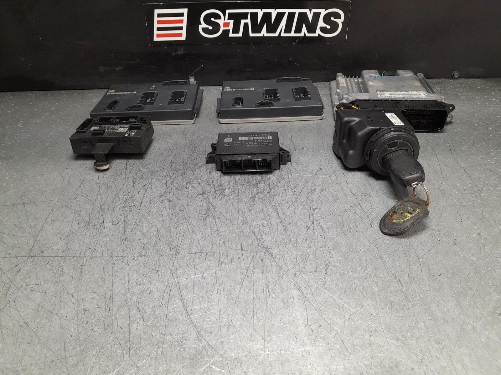 Used auto part listing image: 2015 PORSCHE MACAN ENGINE ECU, 3.0, DIESEL, SEC SET (ECU/IMM/READER/KEY), CTBA CODE, 95B, 06/14-08/18 0000377052