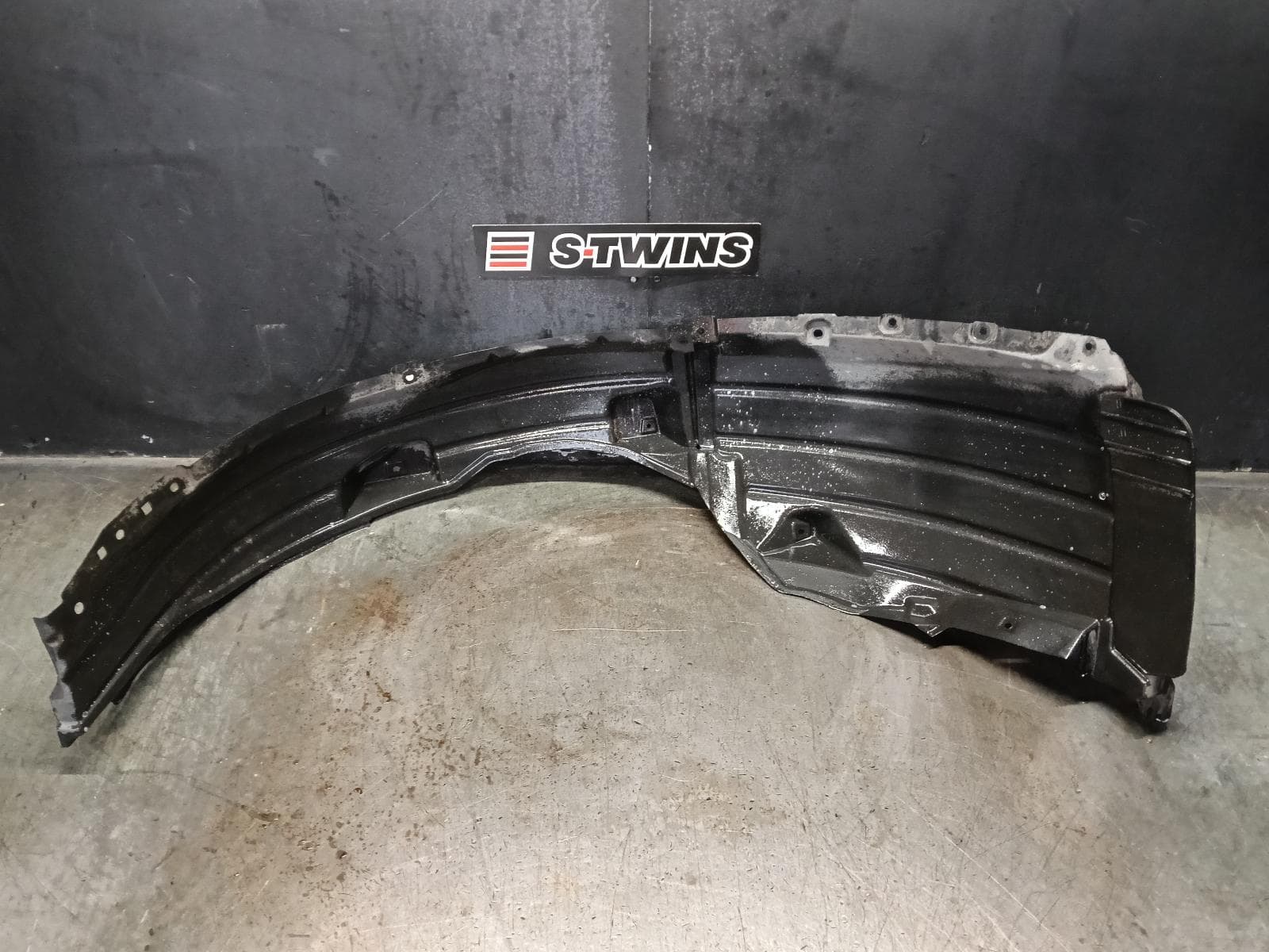 Used auto part listing image: 2019 MITSUBISHI ECLIPSE CROSS RIGHT GUARD LINER FRONT, YA-YB 11/17- 0000386857