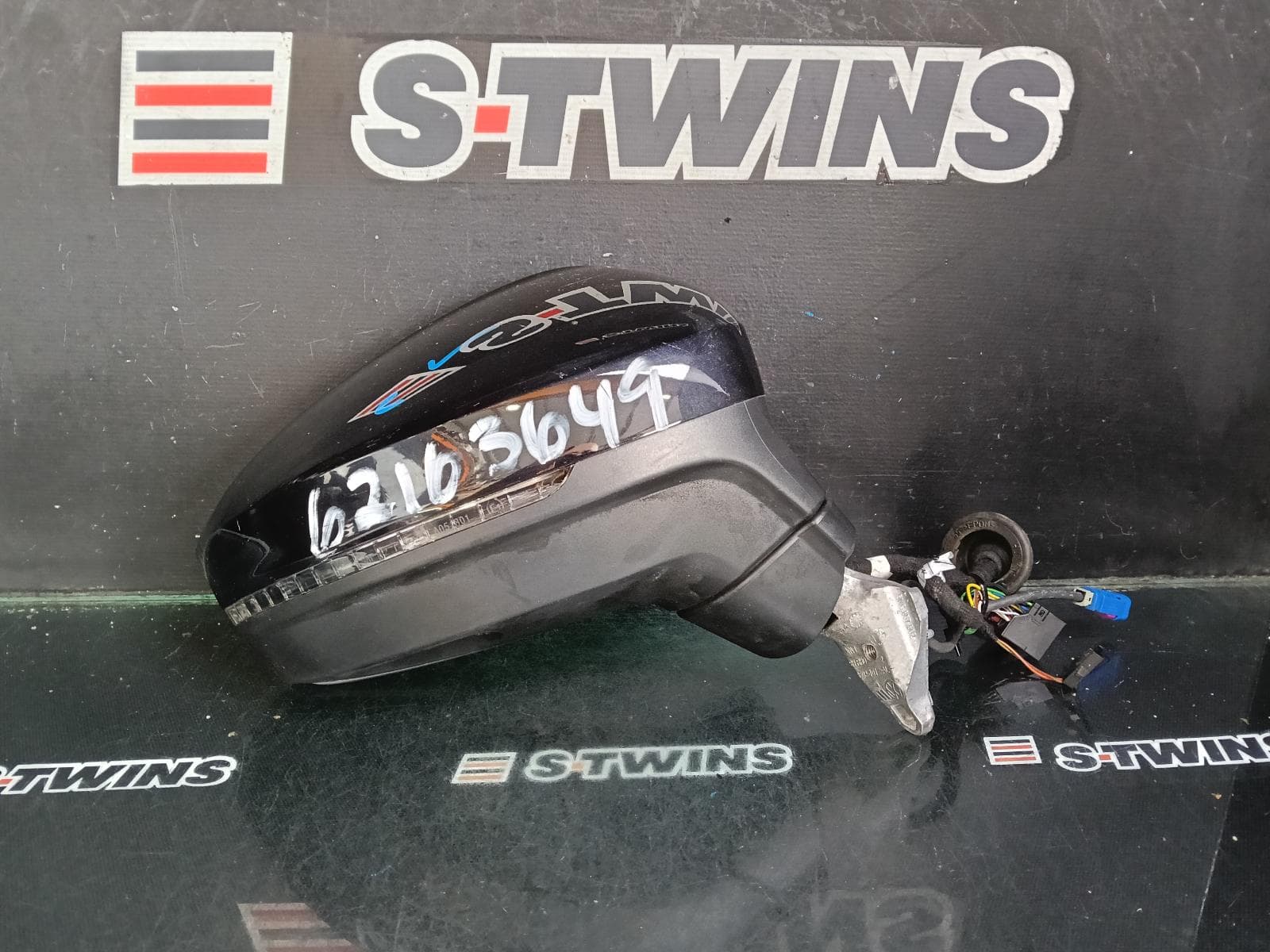 Used auto part listing image: 2018 VOLKSWAGEN TIGUAN RIGHT DOOR MIRROR 5NA, POWER FOLD, W/ LANE CHANGE ASSIST & CAMERA TYPE (6XP/KA6/79D), 06/16-05/21 0000408702