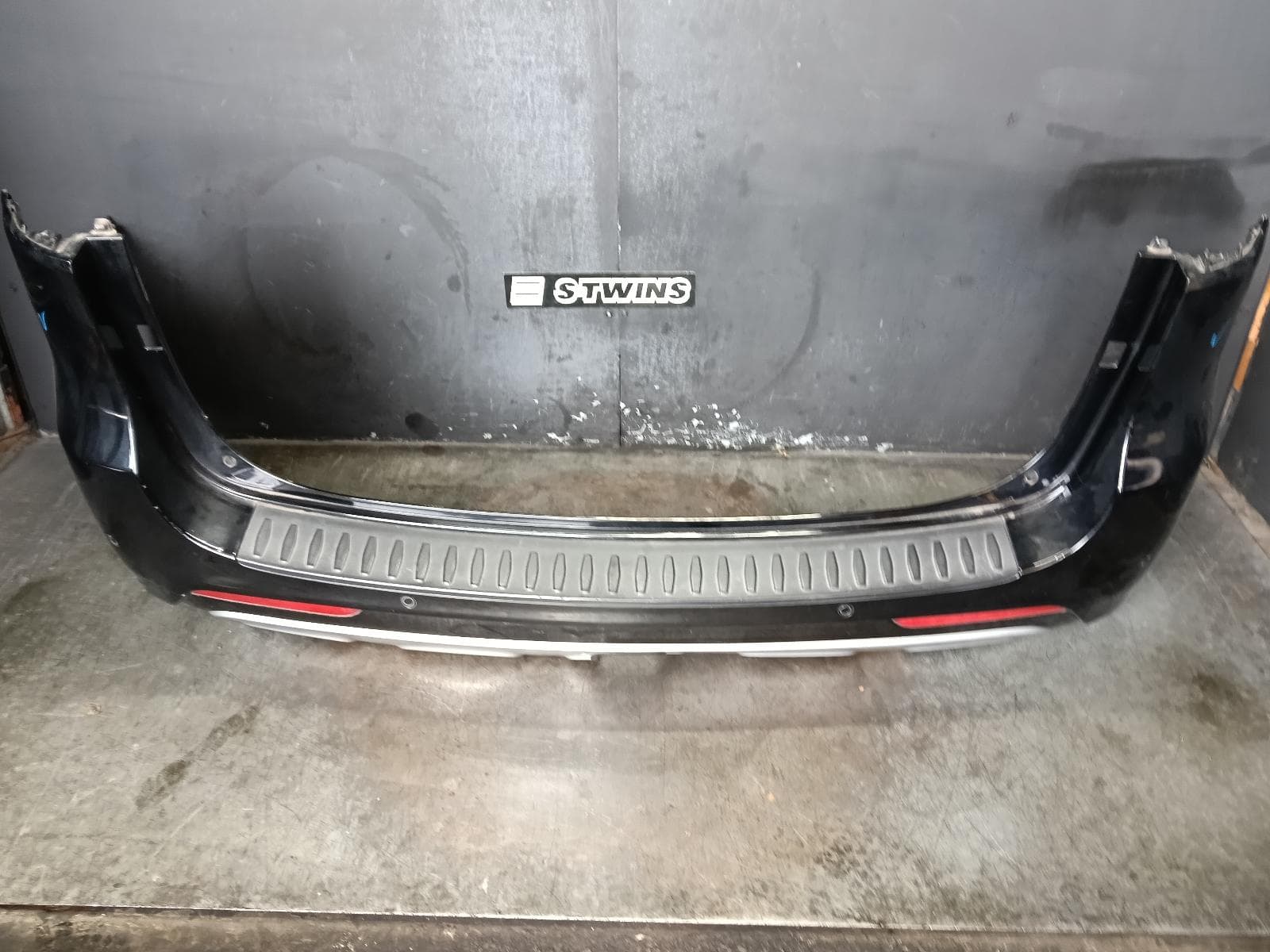 Used auto part listing image: 2015 KIA CARNIVAL/GRAND CARNIVAL REAR BUMPER BUMPER BAR, PLATINUM, YP, 12/14-02/18 0000390065