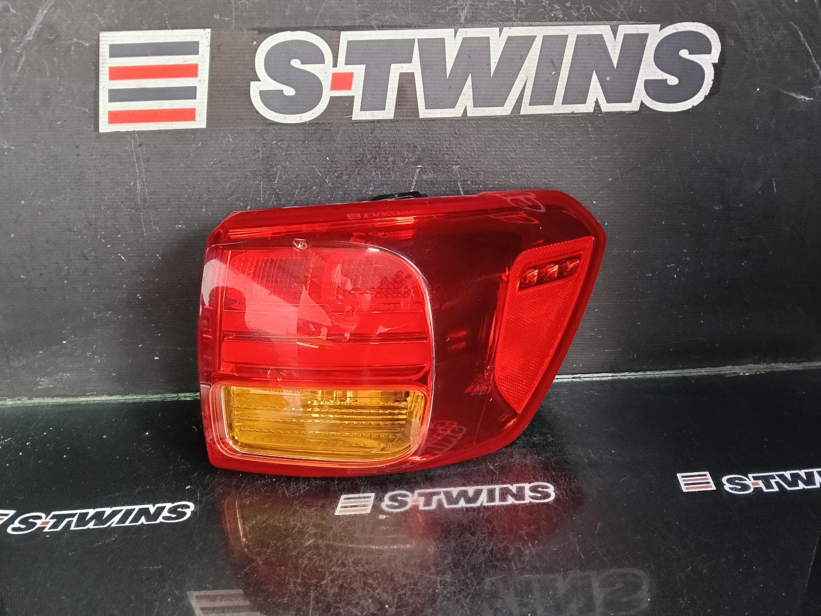 Used auto part listing image: 2015 KIA CARNIVAL/GRAND CARNIVAL RIGHT TAILLIGHT YP, LED TYPE, 12/14-04/18 0000390307