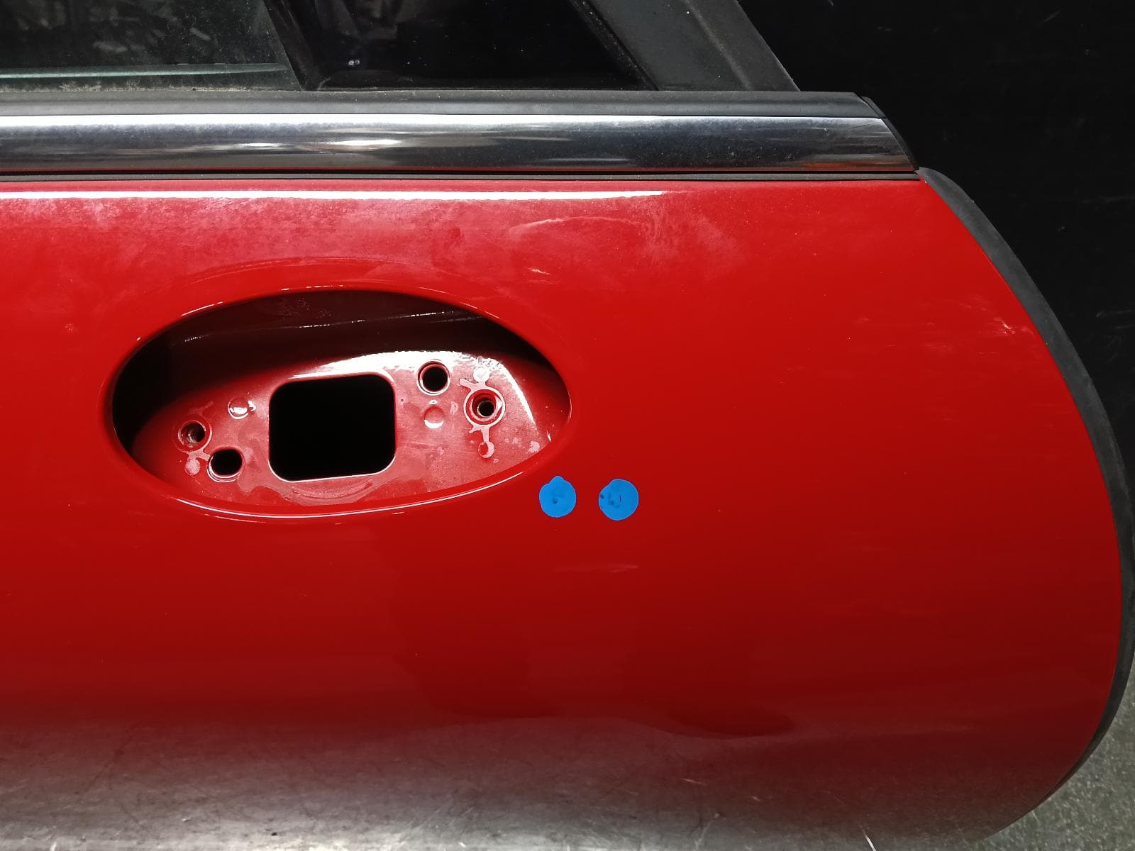 Used auto part listing image: 2018 MINI COOPER RIGHT FRONT DOOR F55, 5DR HATCH, 04/14-01/24 0000400499