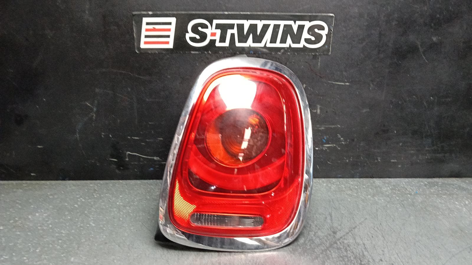 Used auto part listing image: 2018 MINI COOPER RIGHT TAILLIGHT F55/F56/F57, IN BODY, NON LED TYPE, 04/14-01/24 0000400518