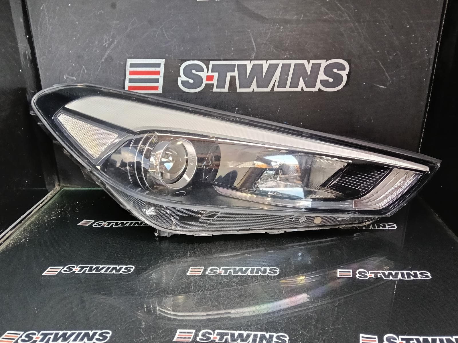 Used auto part listing image: 2017 HYUNDAI TUCSON RIGHT HEADLAMP TL, ELITE/HIGHLANDER, KOREAN BUILT (VIN KMHJ), LED TYPE, NON SELF LEVELLING, 06/15-06/18 0000388803
