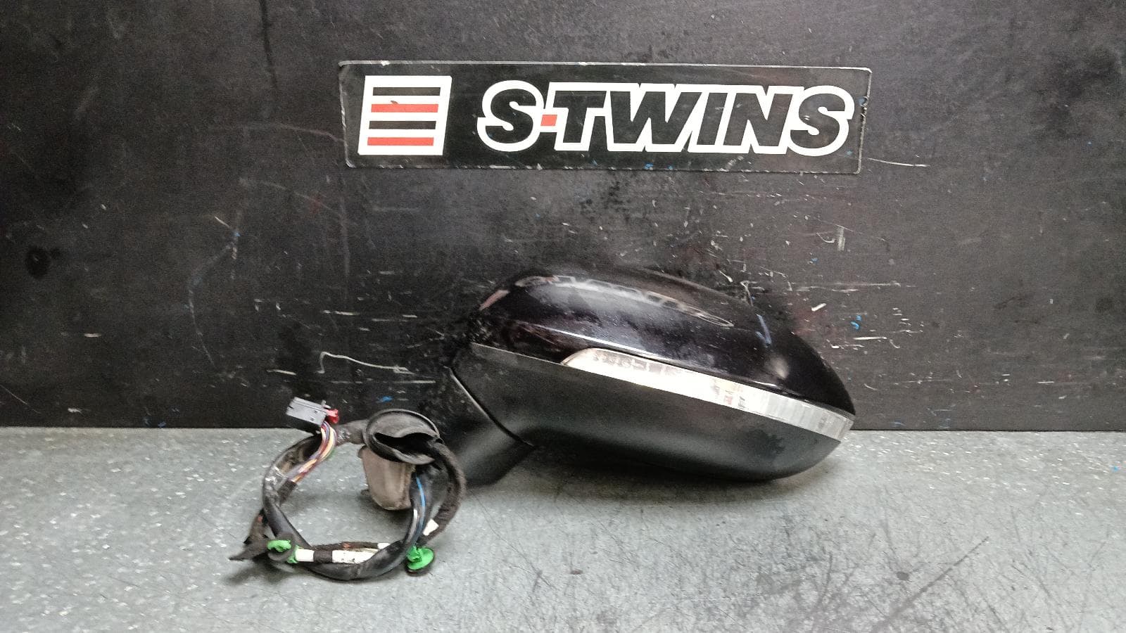 Used auto part listing image: 2017 VOLKSWAGEN PASSAT LEFT DOOR MIRROR B8/MK7, POWER FOLD, W/ AUTO DIM TYPE, 06/15-10/19 0000400738
