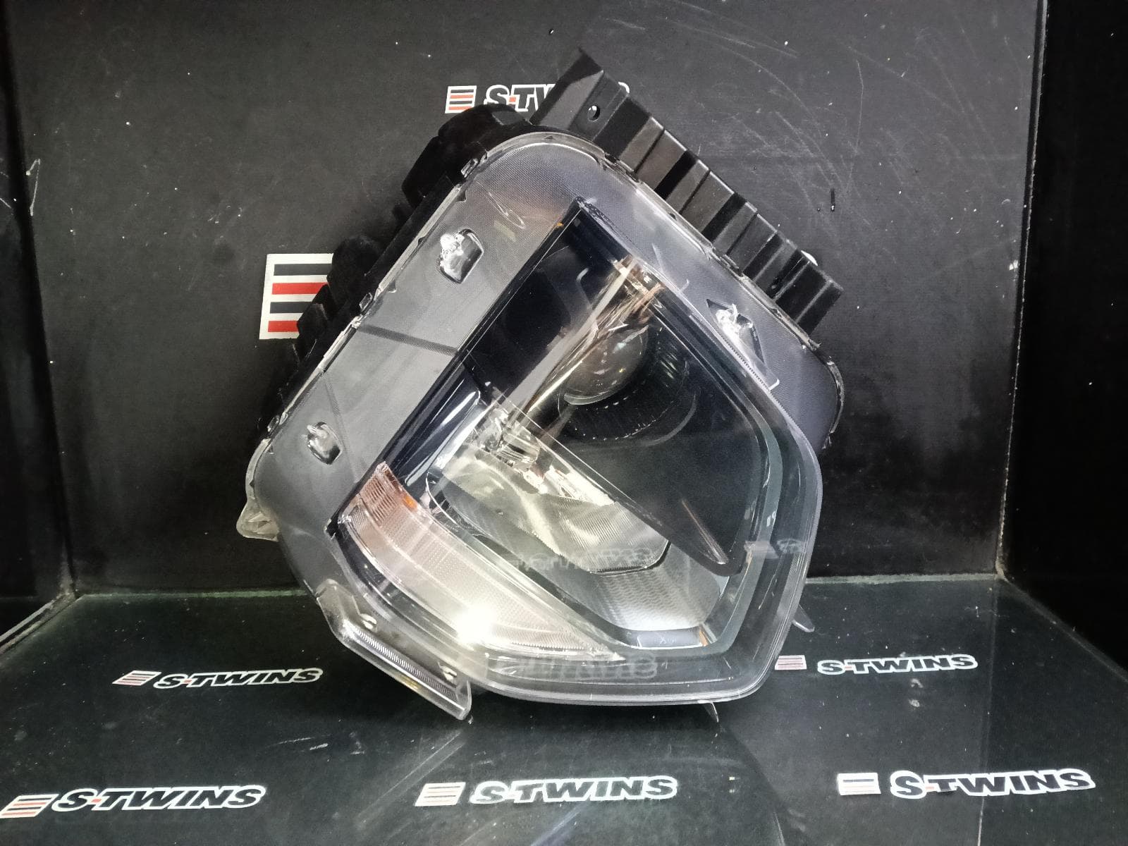 Used auto part listing image: 2019 HYUNDAI SANTA FE RIGHT HEADLAMP TM, HALOGEN, 03/18-09/20 0000392961