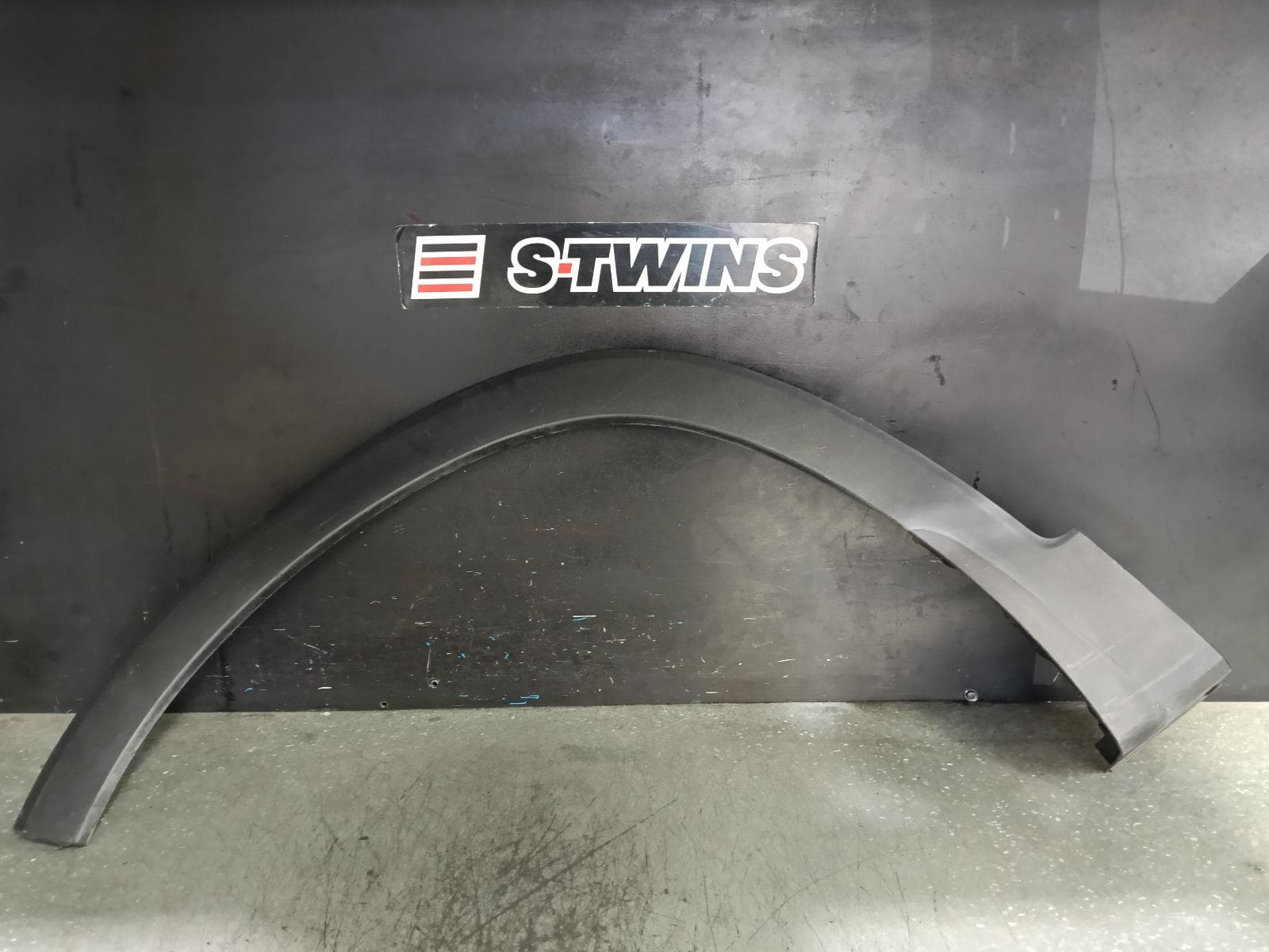 Used auto part listing image: 2019 HYUNDAI SANTA FE WHEEL ARCH FLARE LH FRONT, TM, 03/18-10/23 0000392973